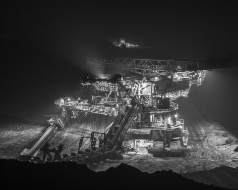 Bagger im Tagebau